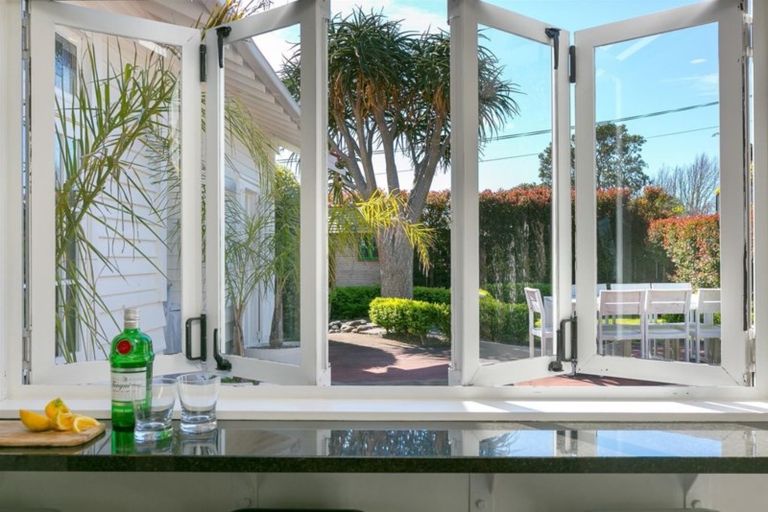 Photo of property in 18 David Street, Westown, New Plymouth, 4310