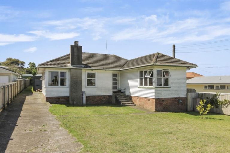 Photo of property in 15 Putini Road, Mangere Bridge, Auckland, 2022