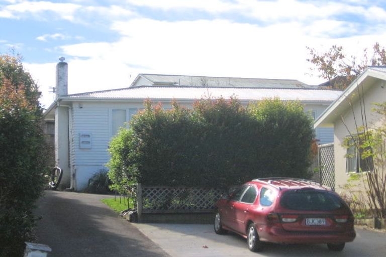 Photo of property in 18a Donovan Avenue, Massey, Auckland, 0614