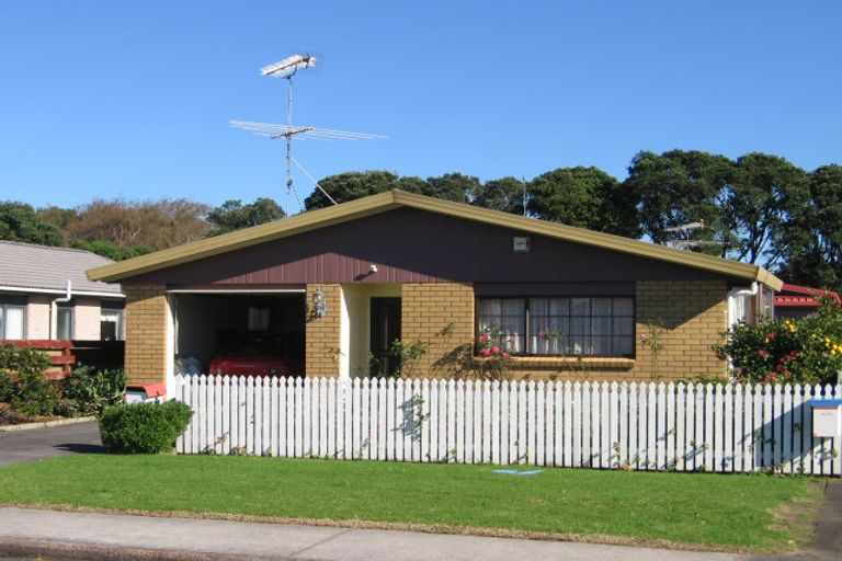 Photo of property in 2/10 Elizabeth Street, Orewa, 0931