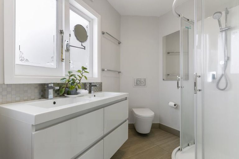 Photo of property in 1/47 Lyons Avenue, Murrays Bay, Auckland, 0630