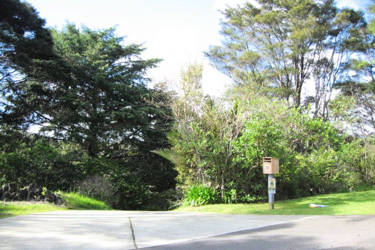 Photo of property in 25a Rauhuia Crescent, Parau, Auckland, 0604