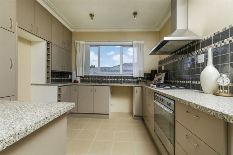 Photo of property in 77 Colwill Road, Massey, Auckland, 0614