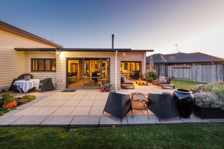 Photo of property in 95a Schnell Drive, Kelvin Grove, Palmerston North, 4414