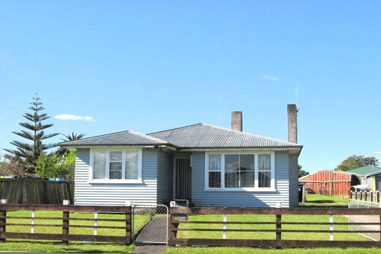 Photo of property in 9 Taniwharau Street, Huntly, 3700