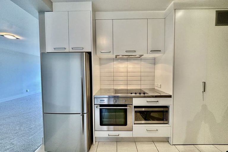 Photo of property in The Capital, 4/370 Oriental Parade, Oriental Bay, Wellington, 6011