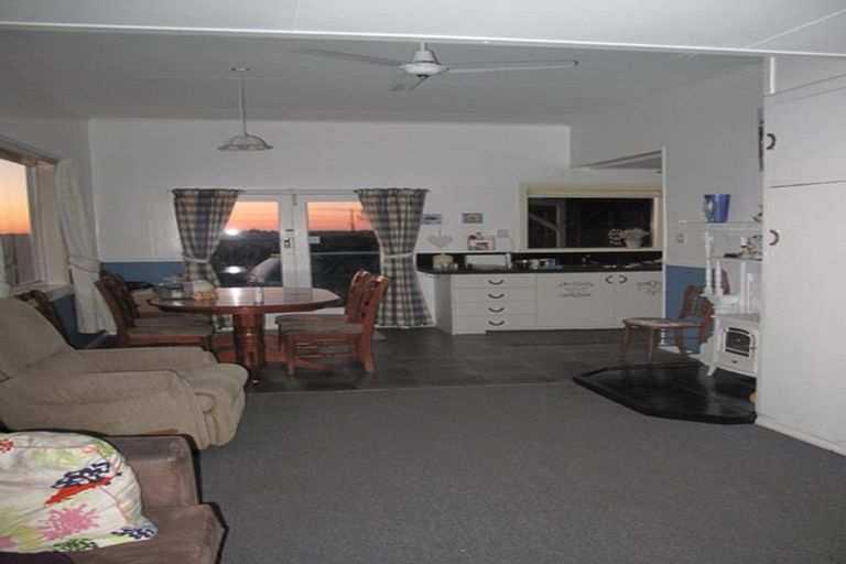 Photo of property in 15 Timaru Road, Waimate, 7924