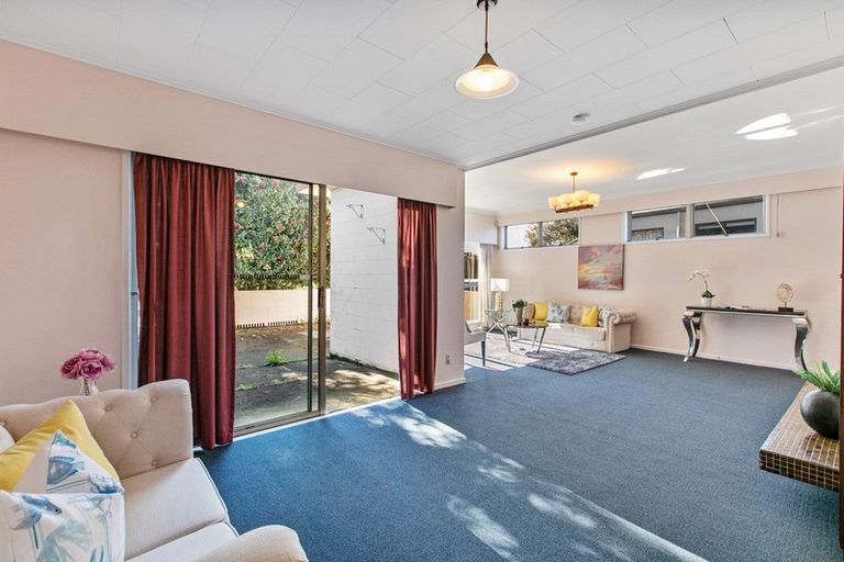 Photo of property in 52 Lawrence Crescent, Hillpark, Auckland, 2102