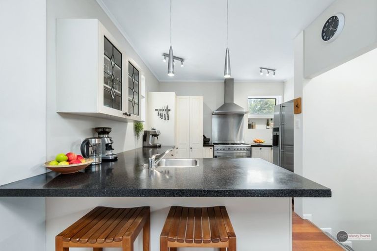 Photo of property in 18 Woodvale Grove, Fairfield, Lower Hutt, 5011