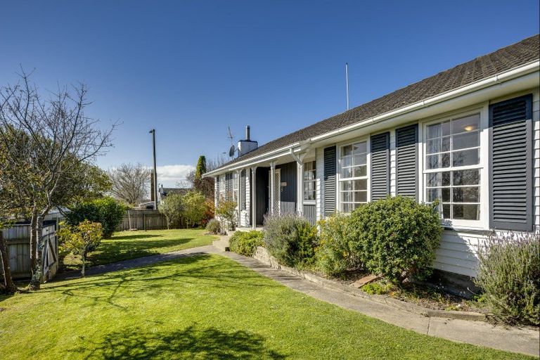 Photo of property in 1 James Cook Street, Havelock North, 4130