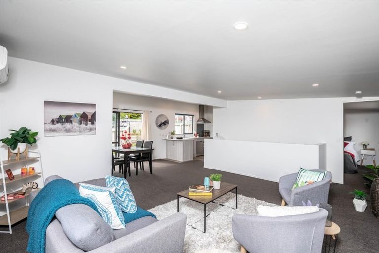 Photo of property in 106b Glanmire Road, Newlands, Wellington, 6037