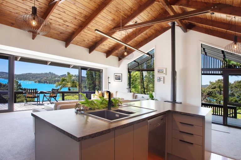 Photo of property in 15 Major Bridge Drive, Russell, 0272