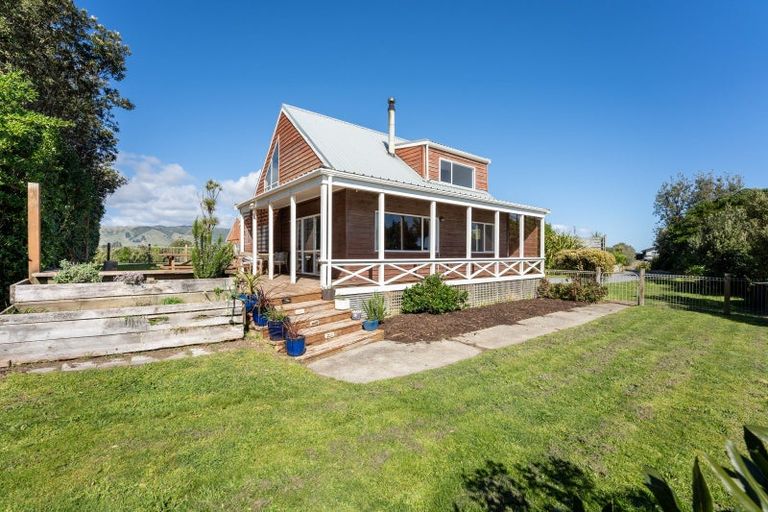 Photo of property in 18 Kitchener Street, Te Horo Beach, Otaki, 5581