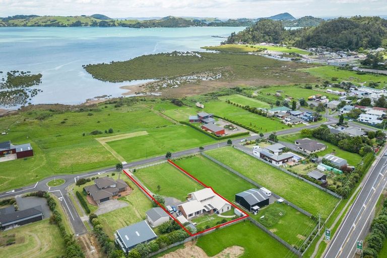 Photo of property in 13 Koromiko Drive, Coromandel, 3506