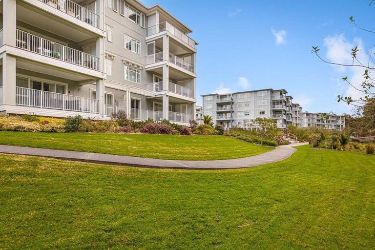 Photo of property in 42 Eaves Bush Parade, Orewa, 0931