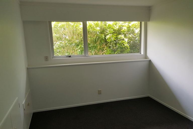 Photo of property in 28-28b Jane Grove, Paparangi, Wellington, 6037