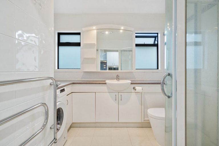 Photo of property in 37 Parkhill Road, Mellons Bay, Auckland, 2014