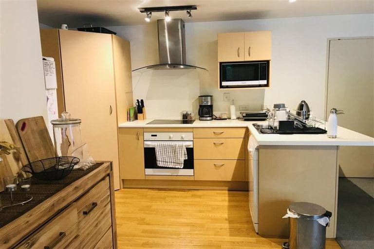 Photo of property in 16a Forrest Hill Road, Forrest Hill, Auckland, 0620