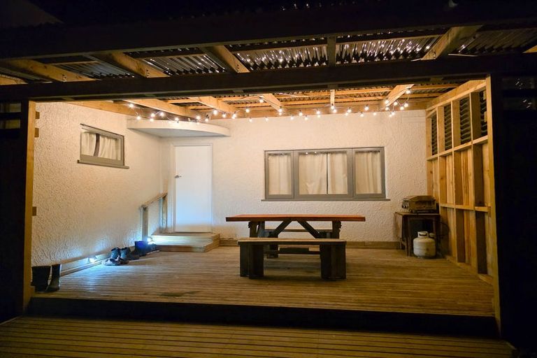 Photo of property in 22 Charles Street, Takapau, 4203