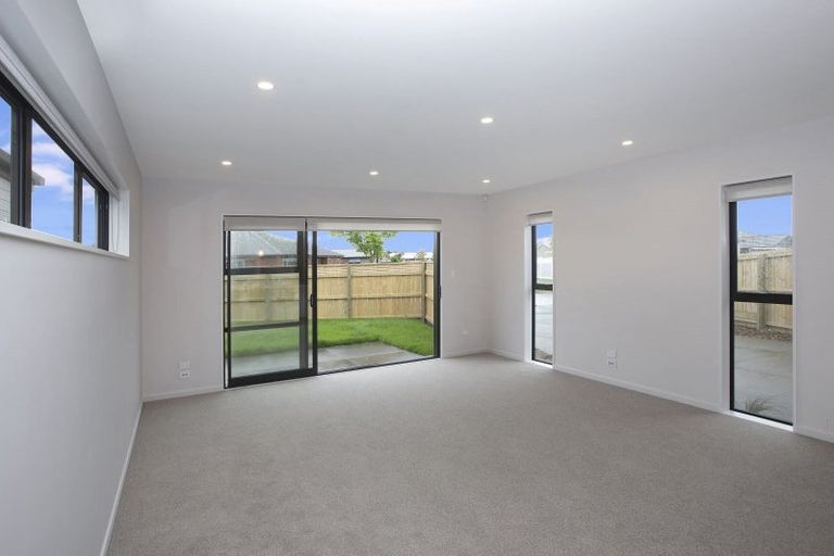 Photo of property in 2 Lussa Close, Broomfield, Christchurch, 8042