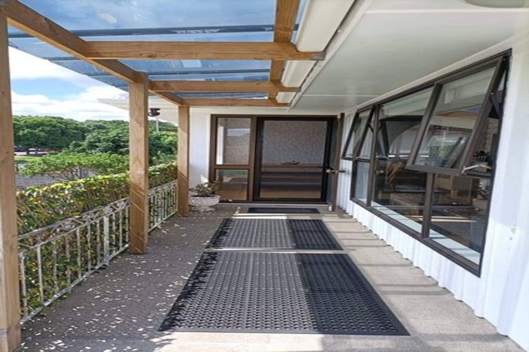 Photo of property in 5 Sutton Crescent, Papatoetoe, Auckland, 2025