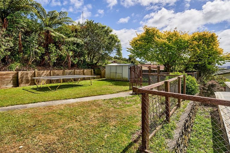 Photo of property in 16 Brasenose Place, Tawa, Wellington, 5028