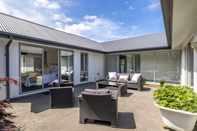 Photo of property in 5 Millpond Place, Parklands, Christchurch, 8083