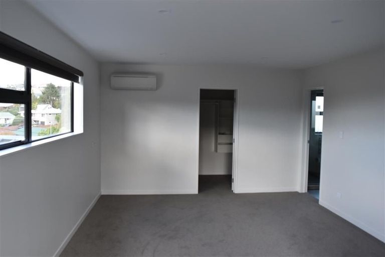 Photo of property in 18 Lyons Avenue, Murrays Bay, Auckland, 0630