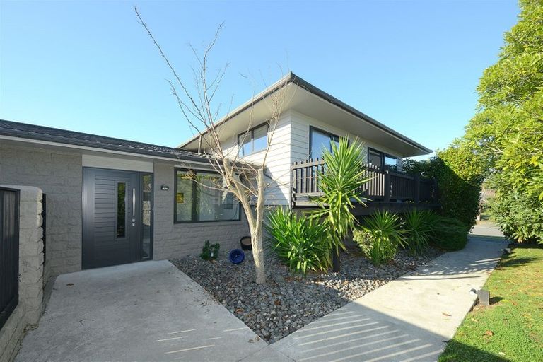 Photo of property in 8 Strathean Avenue, Avonhead, Christchurch, 8042