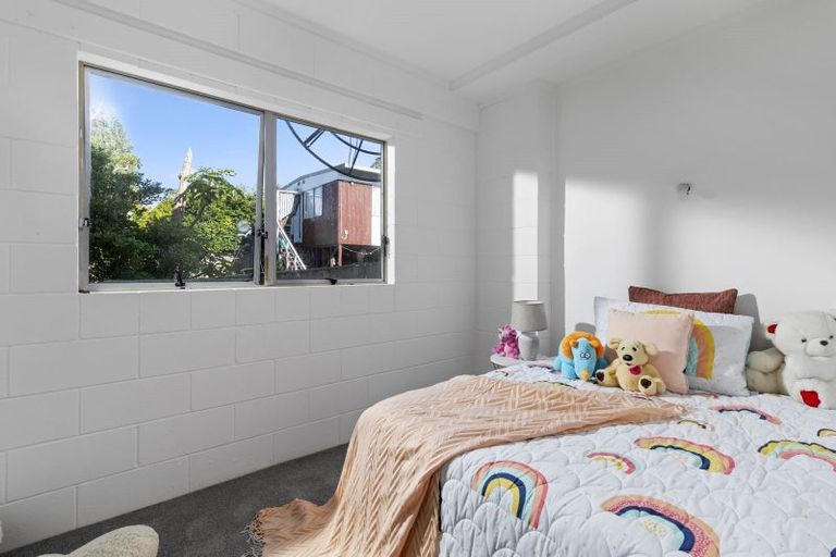 Photo of property in 2/22 Peach Road, Glenfield, Auckland, 0629