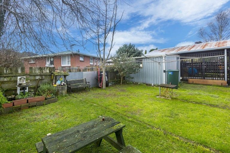 Photo of property in 2/15 Clouston Park Road, Ebdentown, Upper Hutt, 5018