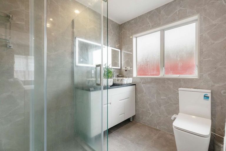 Photo of property in 98a Manuroa Road, Takanini, 2112