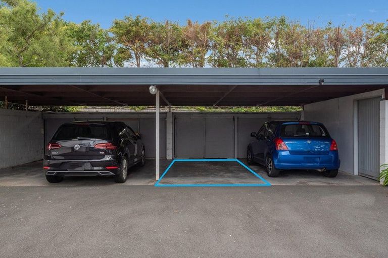 Photo of property in 3/25 Stanley Point Road, Stanley Point, Auckland, 0624