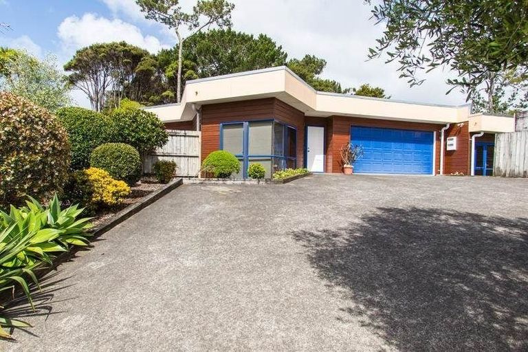 Photo of property in 8 Rimu Rise, Albany, Auckland, 0632