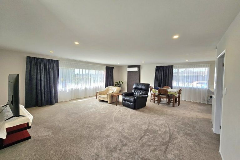 Photo of property in 4 Poplar Grove, Whalers Gate, New Plymouth, 4310