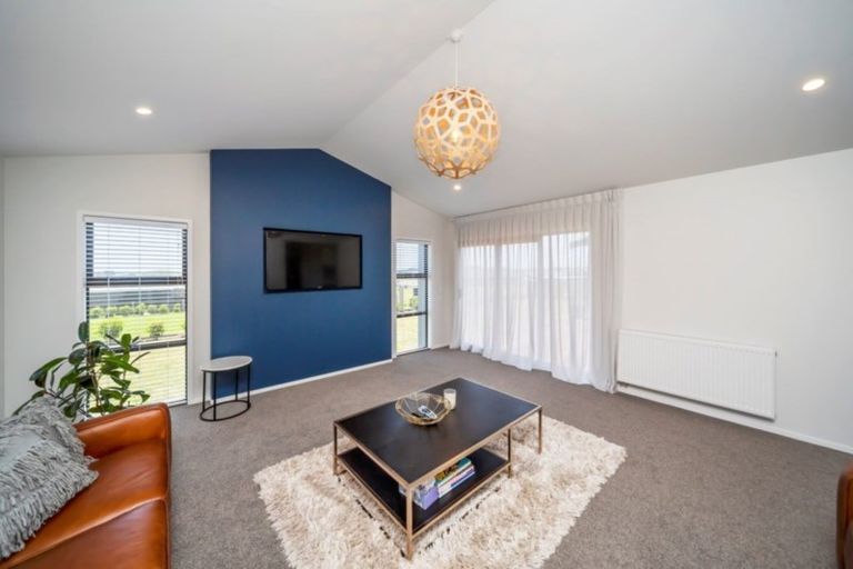 Photo of property in 18 Kotare Drive, Waiwhakaiho, New Plymouth, 4312