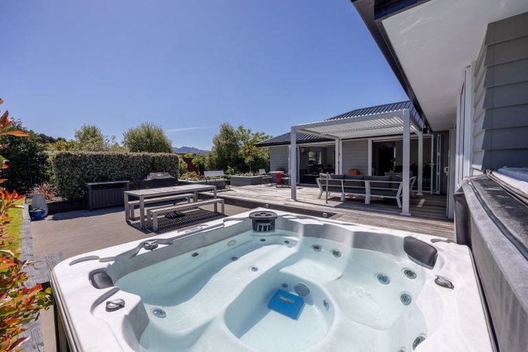 Photo of property in 43 Kingfisher Crescent, Albert Town, Wanaka, 9305