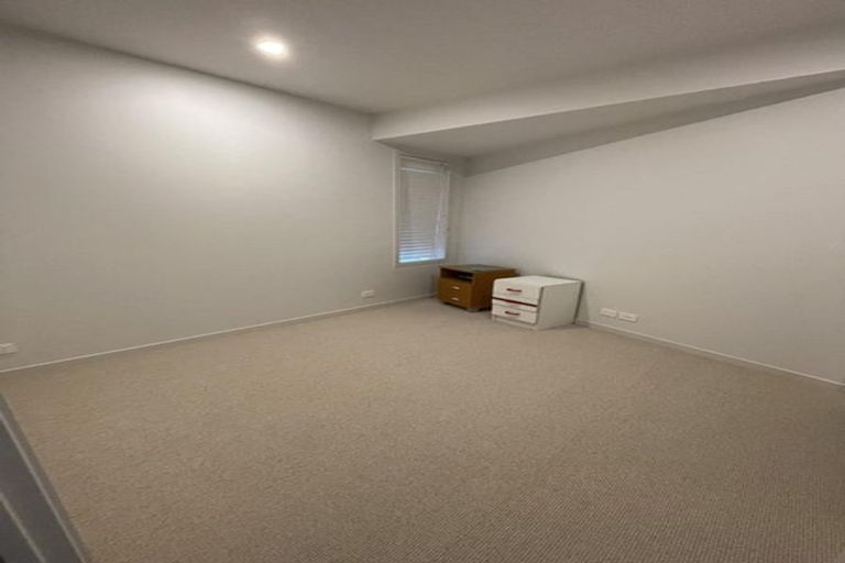 Photo of property in 9/1 Genevieve Lane, Hobsonville, Auckland, 0616