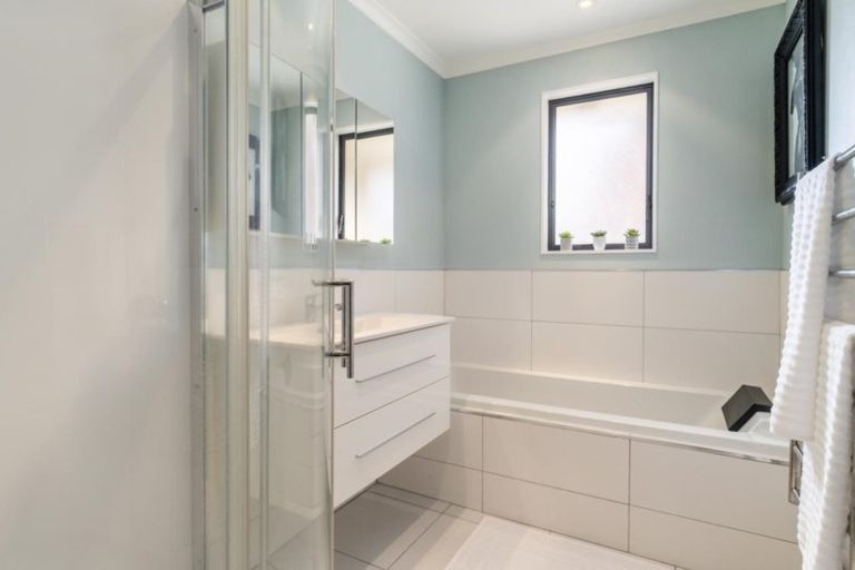 Photo of property in 70a Hobsonville Road, West Harbour, Auckland, 0618