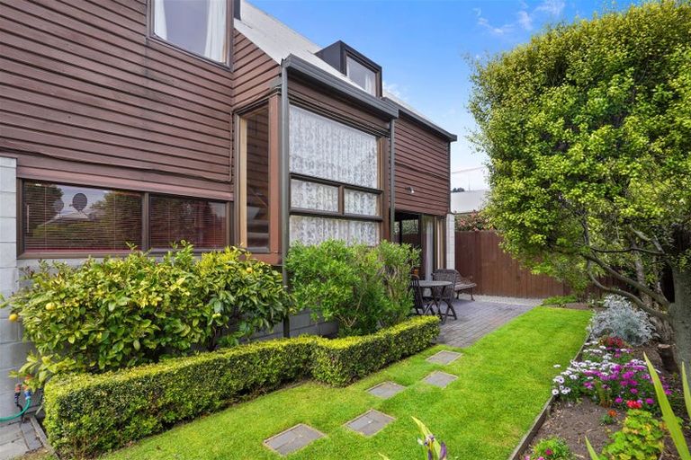 Photo of property in 2/3 Celia Street, Redcliffs, Christchurch, 8081