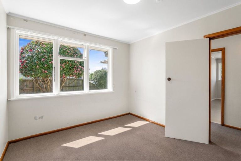 Photo of property in 21 Lambeth Crescent, Northcote, Christchurch, 8052