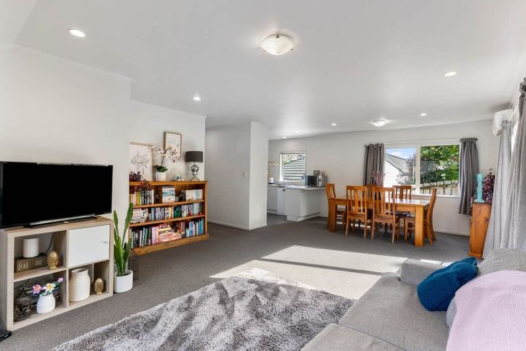Photo of property in 1/8 Knott Road, Stanmore Bay, Whangaparaoa, 0932