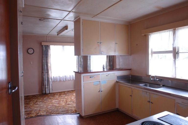 Photo of property in 28 Cambridge Street, Patea, 4520