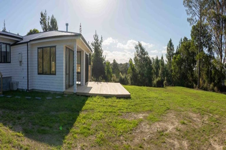 Photo of property in 1235 East Coast Road, Redvale, Albany, 0794