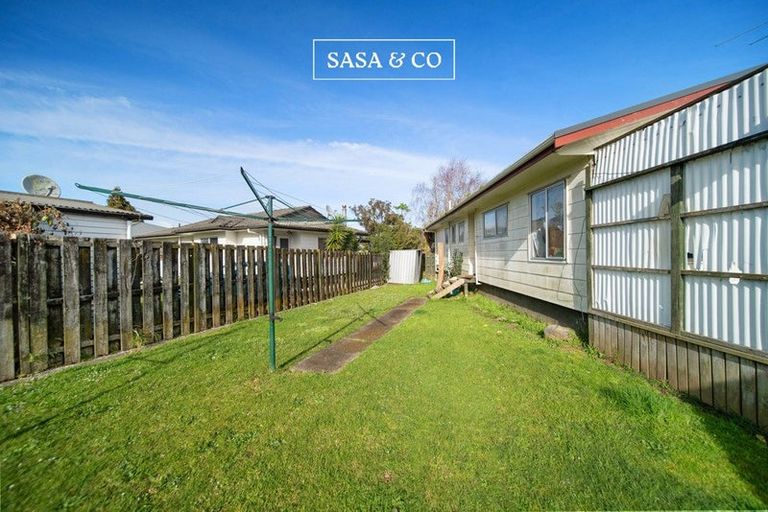 Photo of property in 4 Stoll Place, Clendon Park, Auckland, 2103