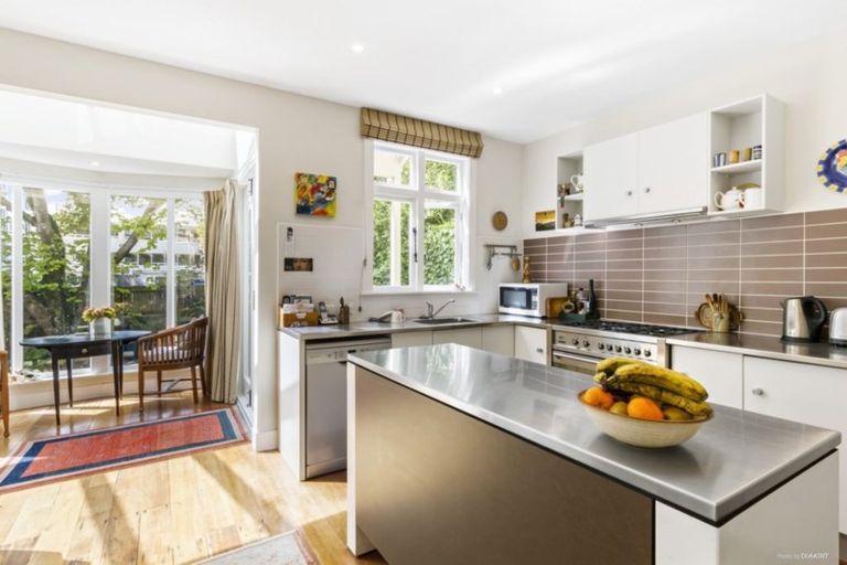 Photo of property in 60 Hobson Street, Thorndon, Wellington, 6011