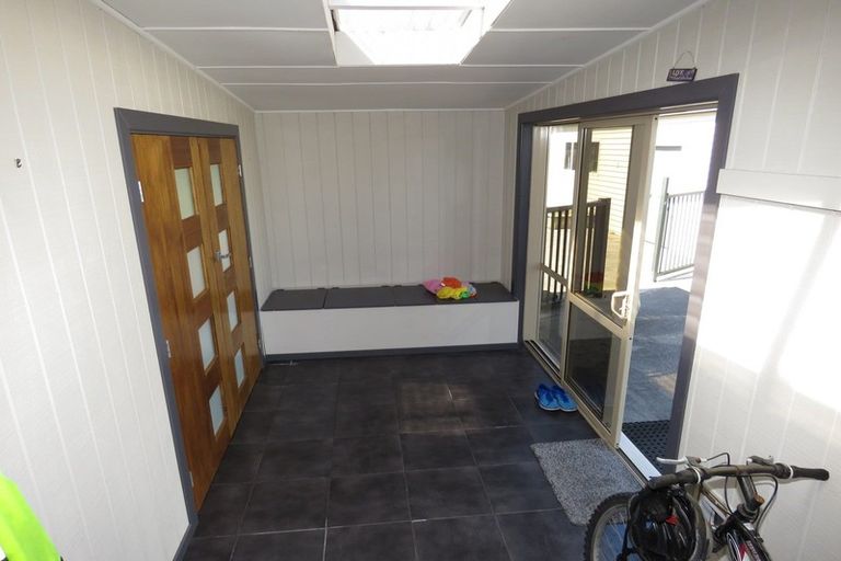 Photo of property in 32 Brougham Street, Westport, 7825