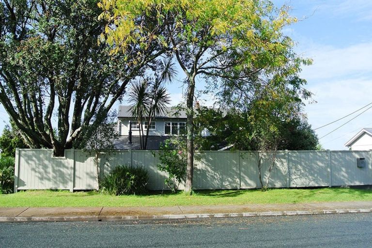 Photo of property in 81 Norwood Road, Bayswater, Auckland, 0622