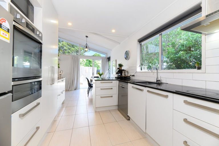 Photo of property in 17 Morriggia Place, Bayview, Auckland, 0629