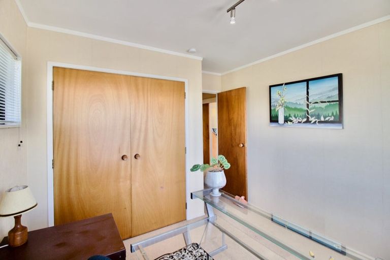 Photo of property in 2/48 Becroft Drive, Forrest Hill, Auckland, 0620